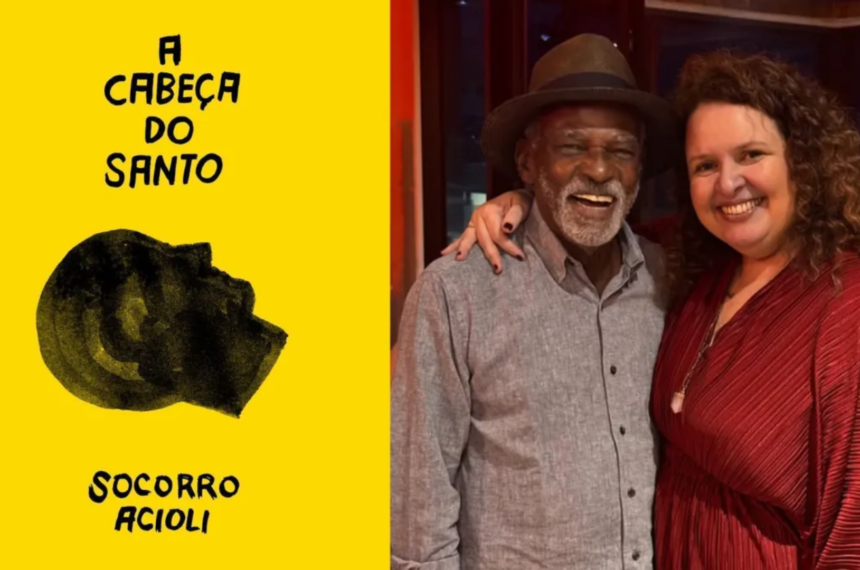 À esquerda, a capa do livro "A Cabeça do Santo", de Socorro Acioli, com fundo amarelo e ilustração em preto de um perfil de rosto. À direita, foto da escritora Socorro Acioli ao lado do ator Antônio Pitanga, ambos sorrindo.