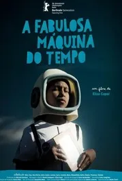 Uma criança vestida como astronauta.