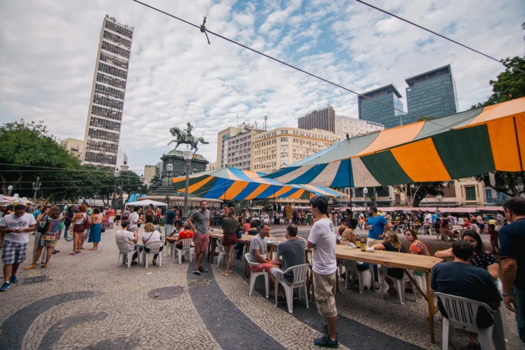 Feira de Antiguidades da Praça XV